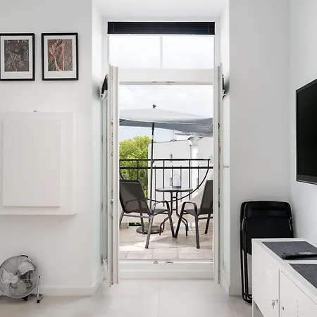 Mokotowska Serene By Bookinghost